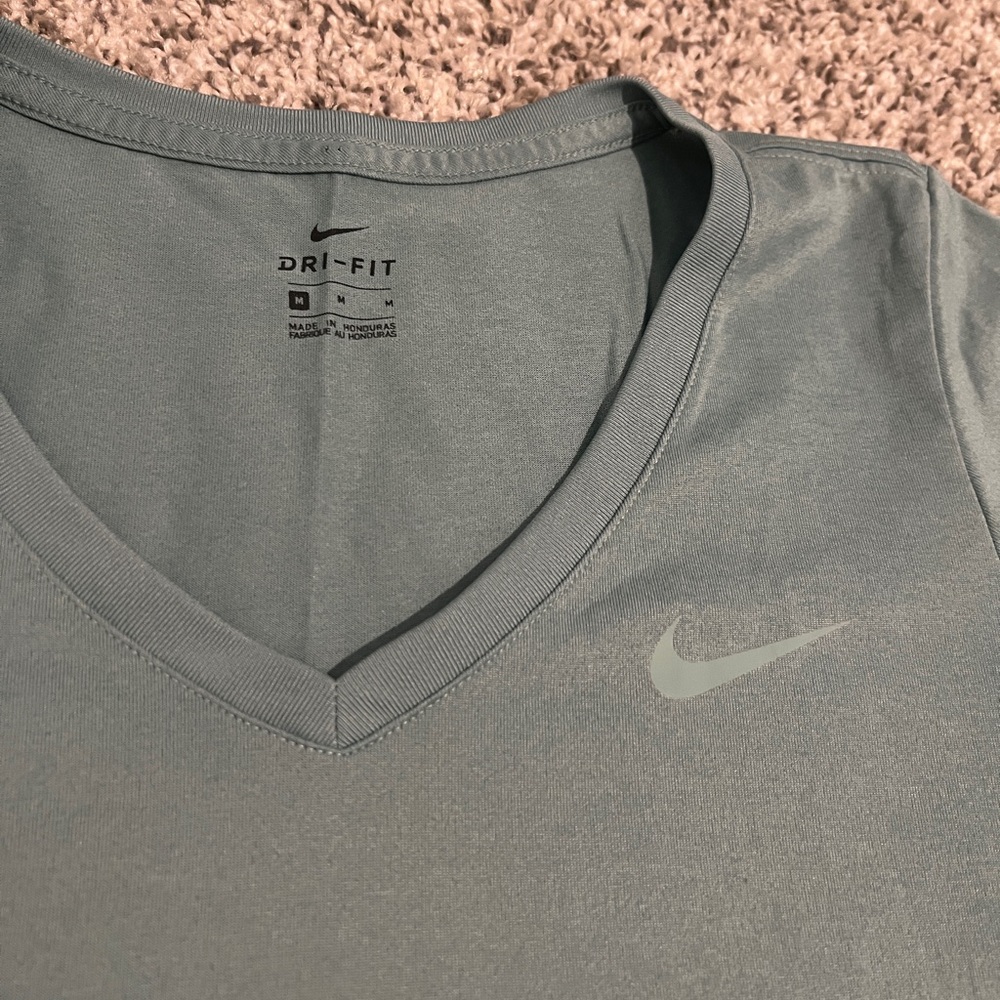4 (four) size M Nike dri-fit tshirts - Picture 3 of 9